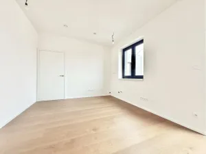 Prodej bytu 5+kk, Praha - Holyně, náměstí Pod lípou, 152 m2