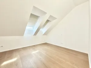 Prodej bytu 5+kk, Praha - Holyně, náměstí Pod lípou, 152 m2