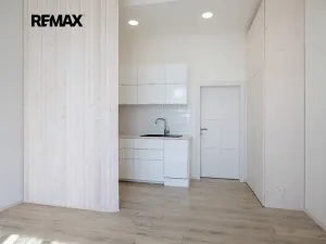 Prodej bytu 1+kk, Vráž, Nad Loděnicí, 28 m2