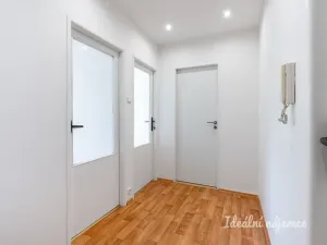 Pronájem bytu 4+kk, Praha - Prosek, Mimoňská, 67 m2
