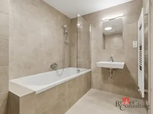 Pronájem bytu 2+kk, Pardubice - Ohrazenice, U Sportovní školy, 51 m2
