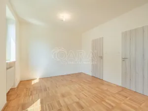Pronájem bytu 3+1, Praha - Podolí, Na Klaudiánce, 74 m2