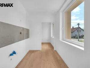 Prodej bytu 3+1, Lužany, 77 m2
