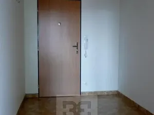 Pronájem bytu 1+kk, Praha - Vysočany, Podkovářská, 41 m2
