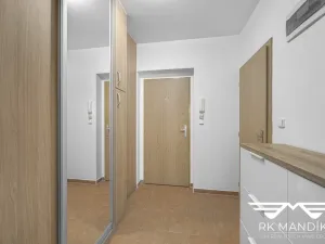 Pronájem bytu 1+kk, Praha - Černý Most, Truhlářova, 33 m2