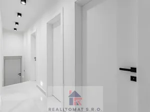 Pronájem vily, Praha - Komořany, Pod lesem, 770 m2