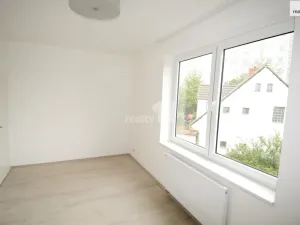 Pronájem bytu 2+kk, Praha - Modřany, Větrovcova, 50 m2