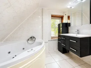 Prodej rodinného domu, Hora Svatého Šebestiána, 295 m2
