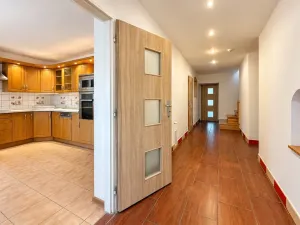 Prodej rodinného domu, Hora Svatého Šebestiána, 295 m2