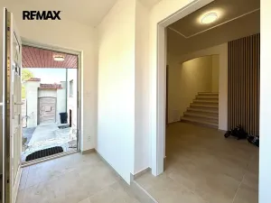 Pronájem bytu 2+kk, Ořech, V Chaloupkách, 50 m2
