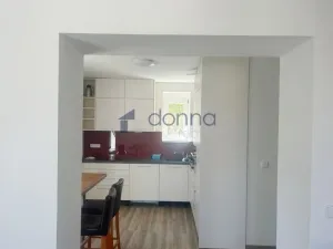 Pronájem bytu 2+1, Praha, Na Konvářce, 77 m2