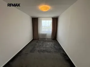 Pronájem bytu 2+kk, Praha - Kamýk, Smotlachova, 44 m2