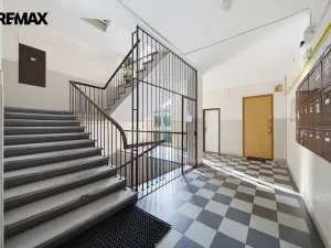 Prodej bytu 3+1, Karlovy Vary - Drahovice, Vítězná, 77 m2