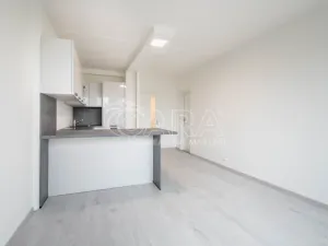 Pronájem bytu 1+kk, Praha - Hloubětín, Slévačská, 29 m2