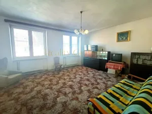 Prodej rodinného domu, Studená, nám. Sv. J. Nepomuckého, 180 m2