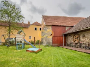 Prodej rodinného domu, Uzeničky - Černívsko, 590 m2