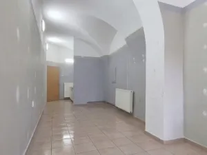 Pronájem obchodního prostoru, Přelouč, Masarykovo náměstí, 30 m2