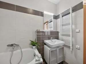 Prodej bytu 2+kk, Jesenice, V Roháči I., 58 m2
