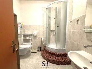 Pronájem obchodního prostoru, Liberec, nám. Sokolovské, 79 m2