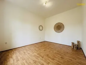 Pronájem bytu 3+1, Pardubice, náměstí Čs. legií, 79 m2