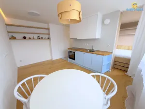 Pronájem bytu 1+kk, Praha - Prosek, Veltruská, 27 m2