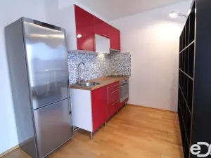 Pronájem bytu 1+kk, Praha - Holešovice, Osadní, 33 m2
