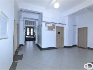 Pronájem bytu 1+kk, Praha - Holešovice, Osadní, 33 m2
