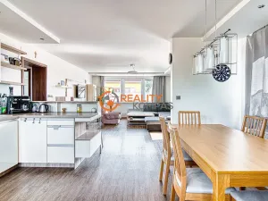 Prodej rodinného domu, Hovorany, 220 m2
