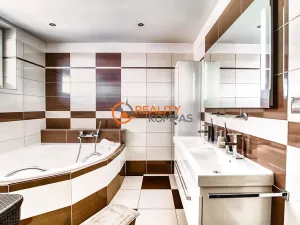 Prodej rodinného domu, Hovorany, 220 m2