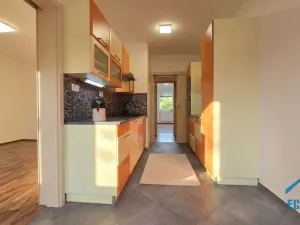 Prodej bytu 3+1, Praha - Troja, Hnězdenská, 68 m2