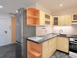 Pronájem bytu 1+1, Liberec, Nad Školou, 34 m2