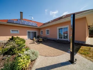 Prodej rodinného domu, Luženičky, 300 m2