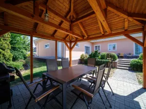 Prodej rodinného domu, Luženičky, 300 m2