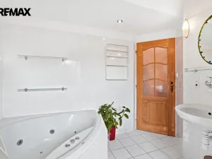 Prodej rodinného domu, Lomnice nad Popelkou, Komenského, 234 m2