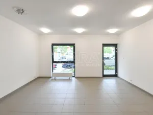 Pronájem obchodního prostoru, Praha - Uhříněves, Jindřicha Bubeníčka, 34 m2