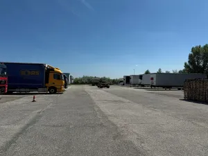 Pronájem komerčního pozemku, Holubice, 4000 m2