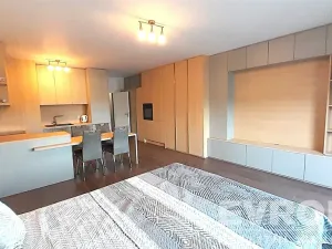 Pronájem atypického bytu, Praha, Spojovací, 49 m2