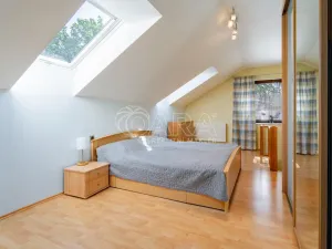 Prodej vícegeneračního domu, Mořina, 320 m2