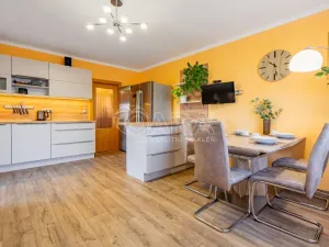 Prodej vícegeneračního domu, Mořina, 320 m2