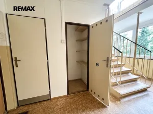 Prodej bytu 3+1, Praha - Prosek, Veltruská, 58 m2