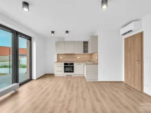 Pronájem bytu 2+kk, Hradec Králové - Kukleny, Pražská třída, 106 m2