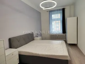Pronájem bytu 2+1, České Budějovice - České Budějovice 7, Komenského, 75 m2