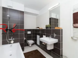 Prodej bytu 1+kk, Praha, Drnovská, 37 m2