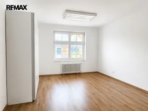 Pronájem kanceláře, Hradec Králové, S. K. Neumanna, 78 m2