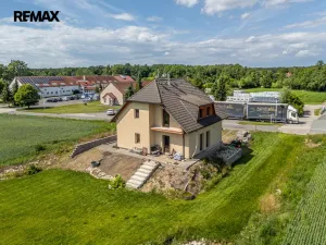 Prodej rodinného domu, Sezemice - Veská, 107 m2