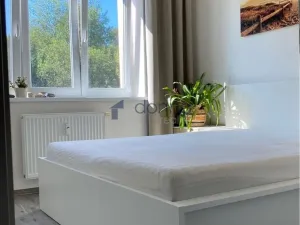 Pronájem bytu 2+kk, Praha, Karlovarská, 42 m2