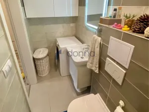 Pronájem bytu 2+kk, Praha, Karlovarská, 42 m2