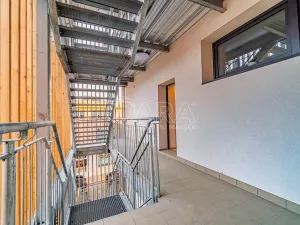 Pronájem bytu 2+kk, Dřevohryzy, 53 m2