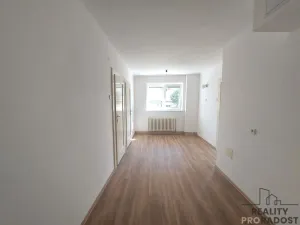Pronájem bytu 2+kk, Praha, Zavadilova, 48 m2