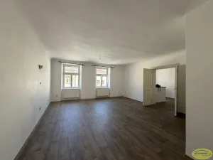 Pronájem bytu 2+1, Kroměříž, Riegrovo náměstí, 92 m2
